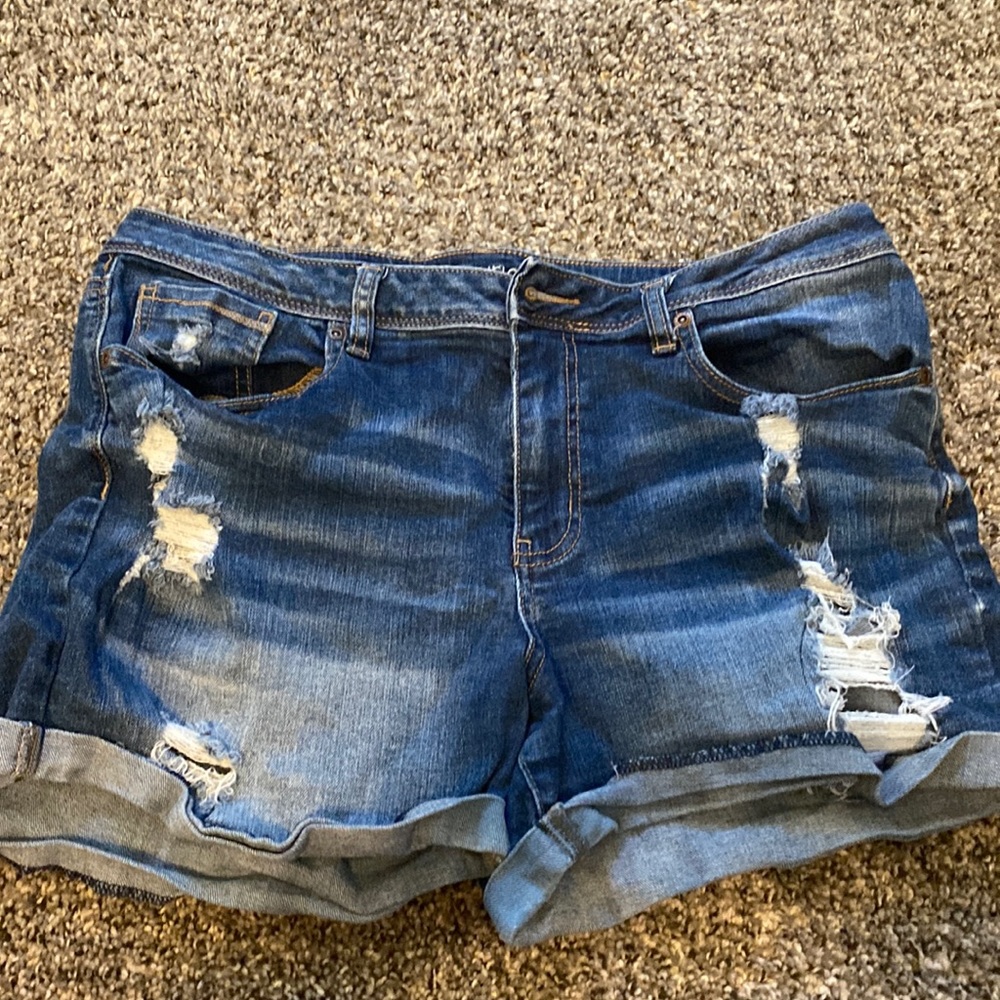 Maurice’s ripped jean shorts size 11/12